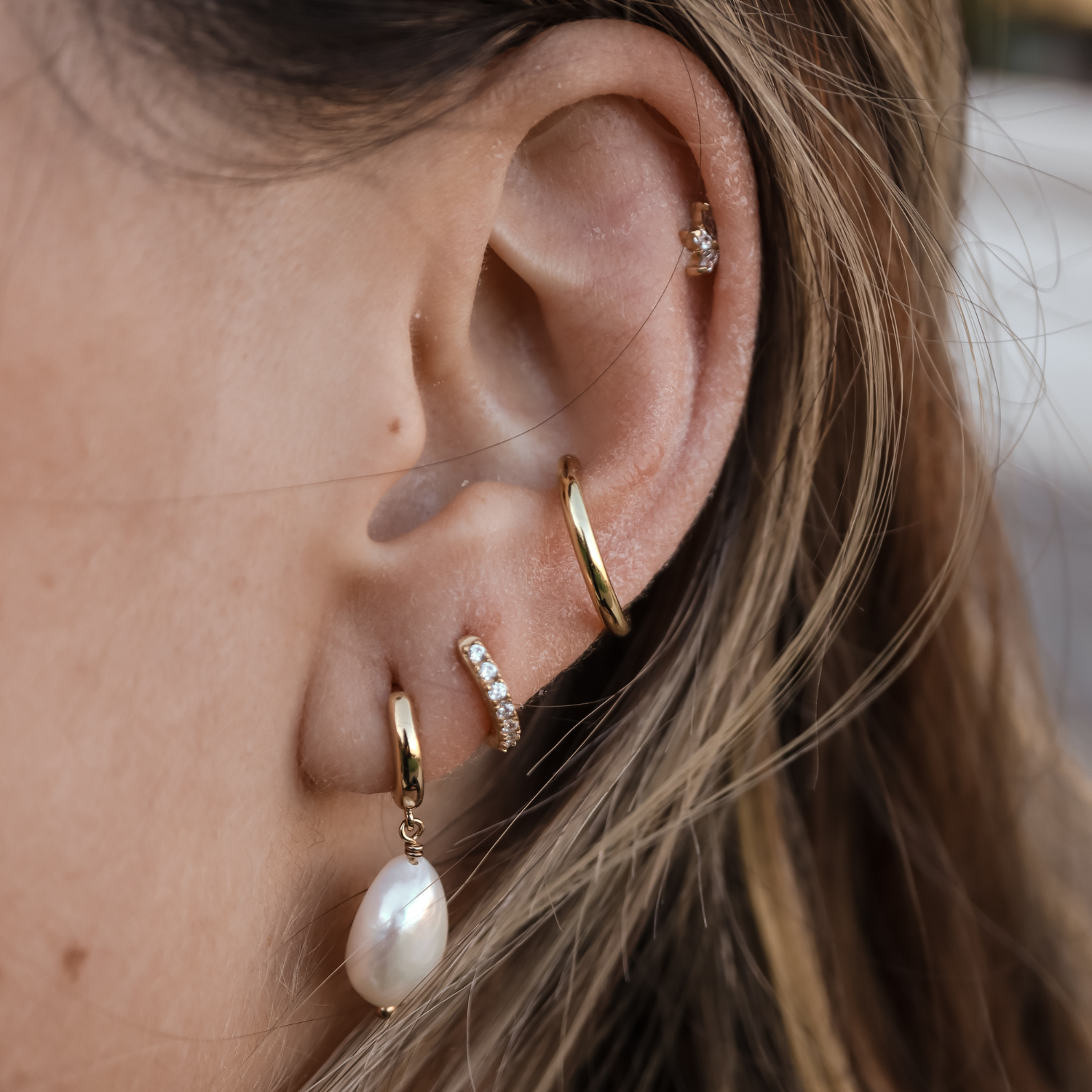 Baroque Pearl Drop Huggie Hoop Earrings Gold no